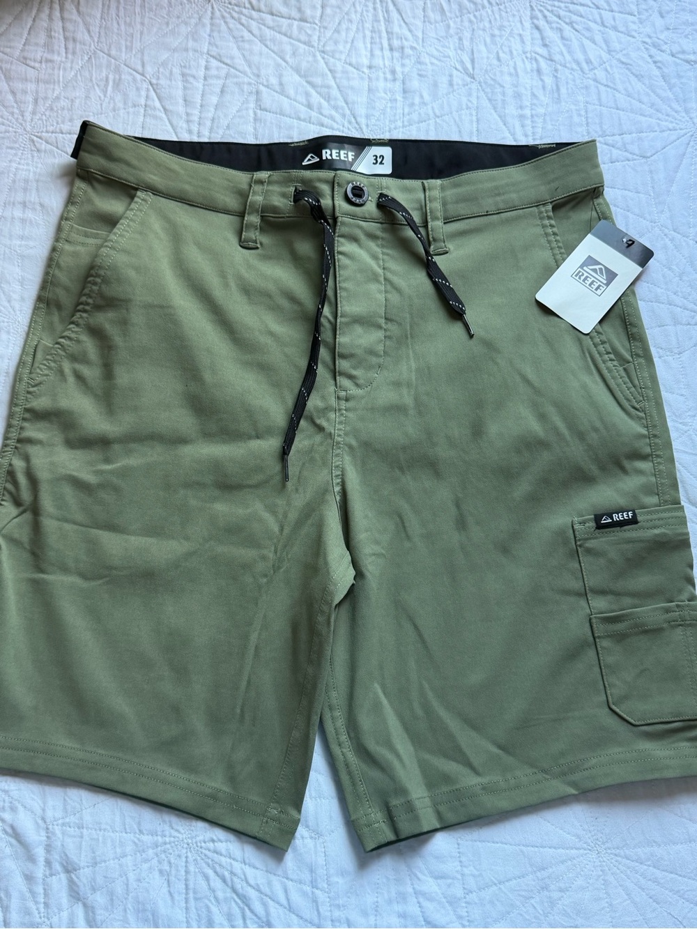 Reef Men's Olive Green Cargo Shorts 32 new